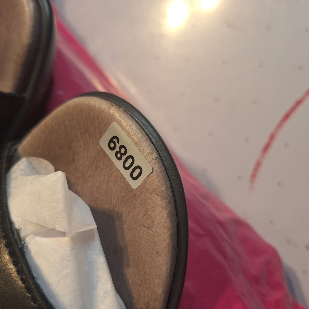 Naot Women's Black Slide Sandals with Bow. Size 40 - Picture 12 of 12